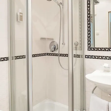Rumer Hof Hotel 4*